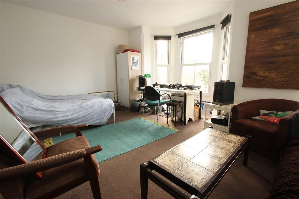 Property photo 2 of 8