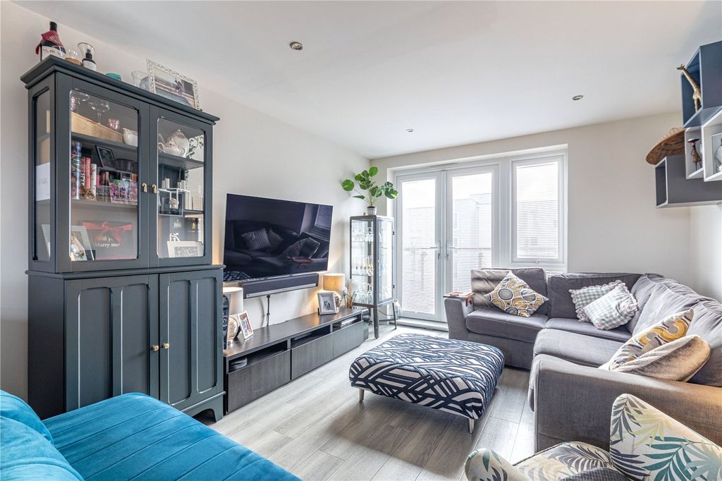 Property photo 2 of 18 Picture No. 01