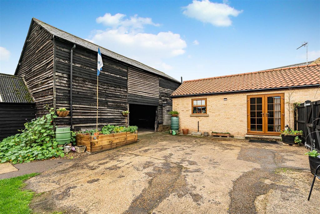 Property photo 2 of 18 25_67212.Jpg