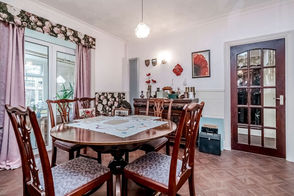 Property photo 3 of 35