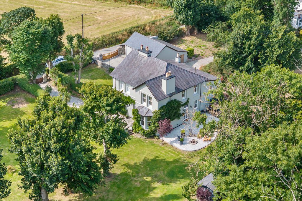 Property photo 2 of 53 Uplands