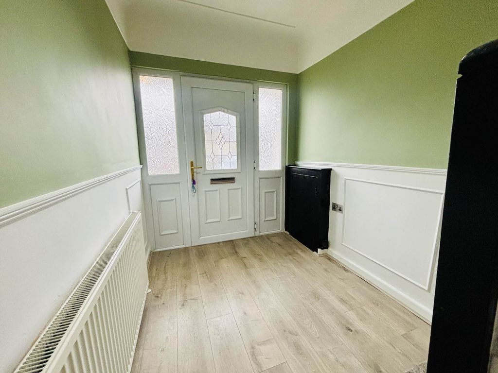 Property photo 2 of 32