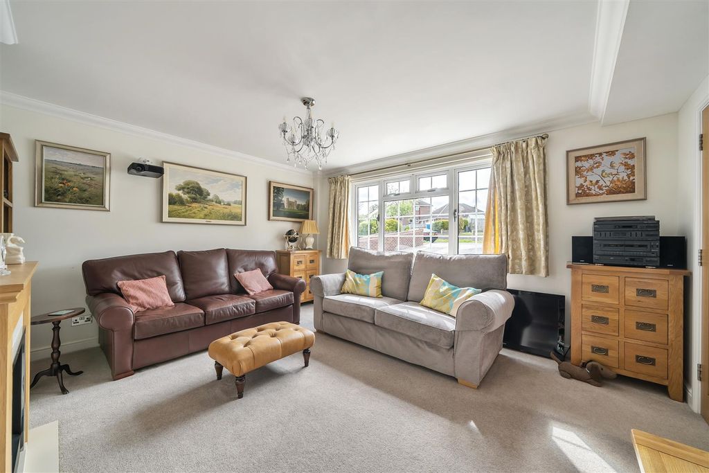 Property photo 3 of 14 Sitting Room