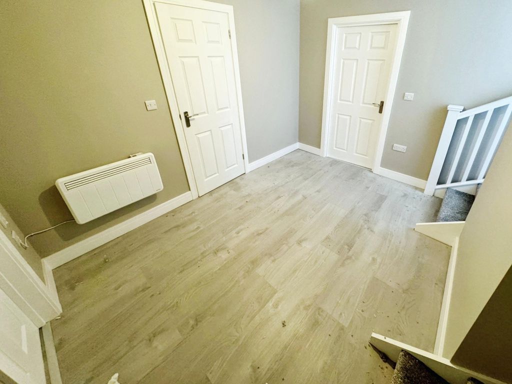 Property photo 2 of 8 Entrance