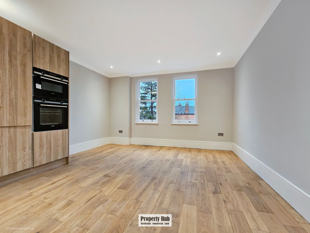 Property photo 3 of 7 Flat 5 (1)