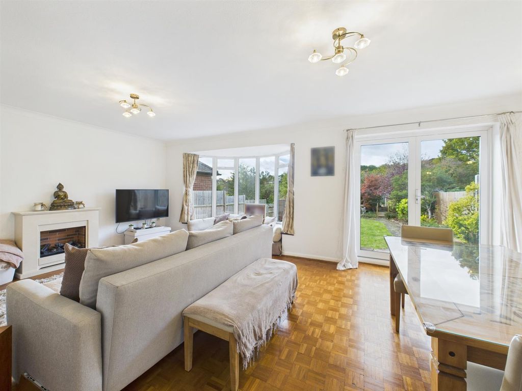 Property photo 2 of 14 Cam05080G0-Pr0214-Still016.Jpg