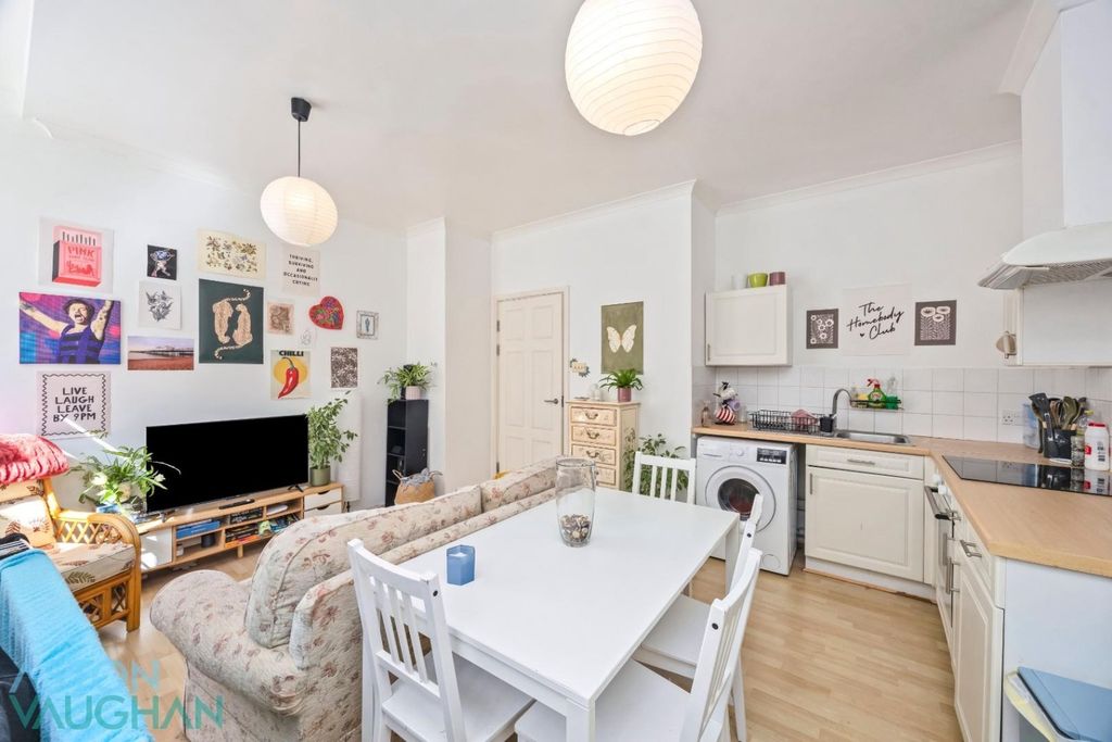 Property photo 3 of 21 4576702