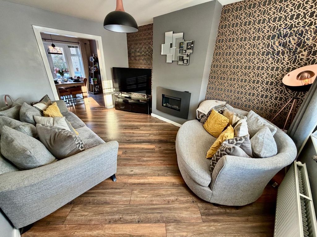 Property photo 2 of 20 Lounge