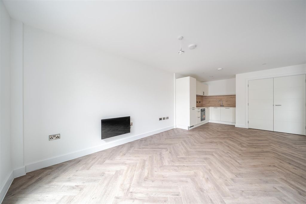 Property photo 2 of 20 1457508-1-69Fb55A6Bc304.Jpg