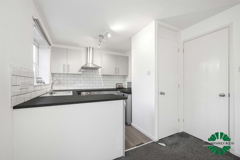 Property photo 2 of 10 13 Beaufort Close -003-2000.Jpg