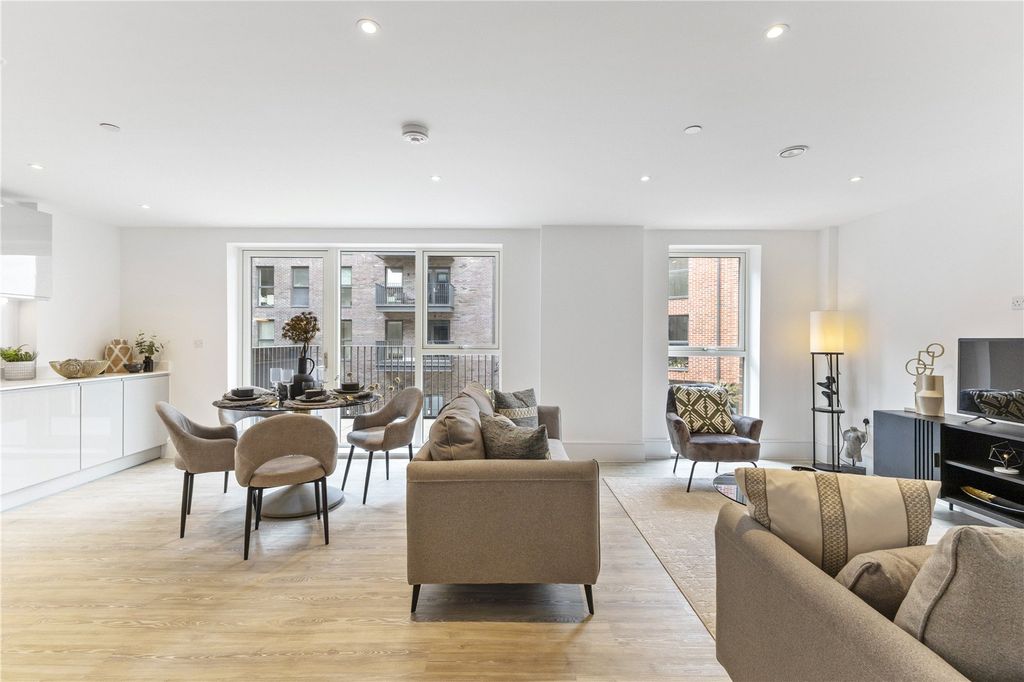 Property photo 1 of 12 Show Apartment