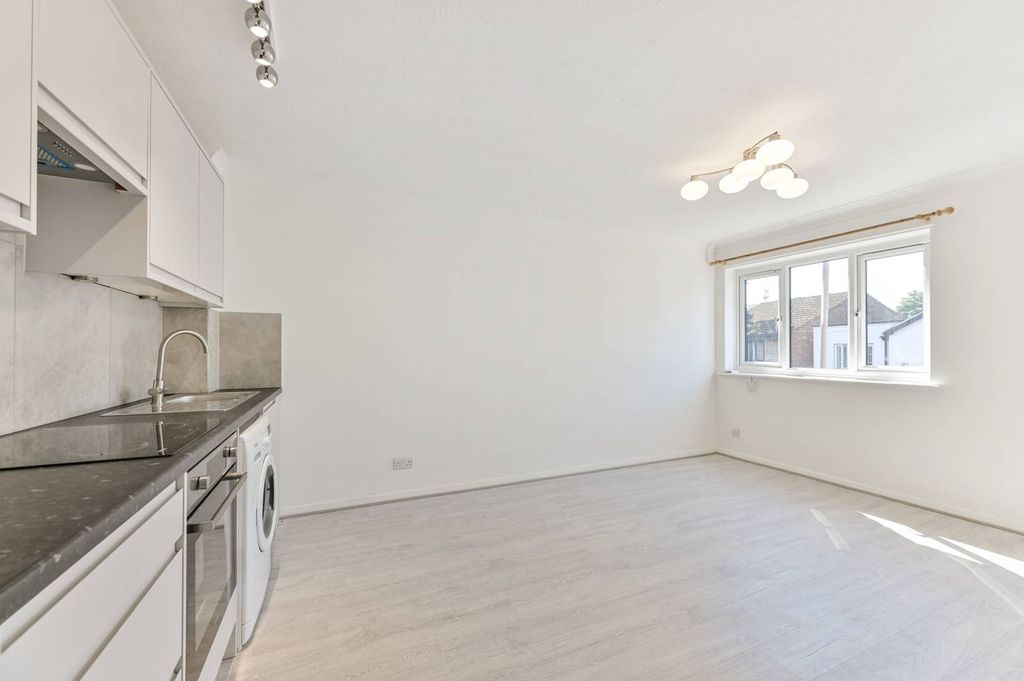 Property photo 3 of 7