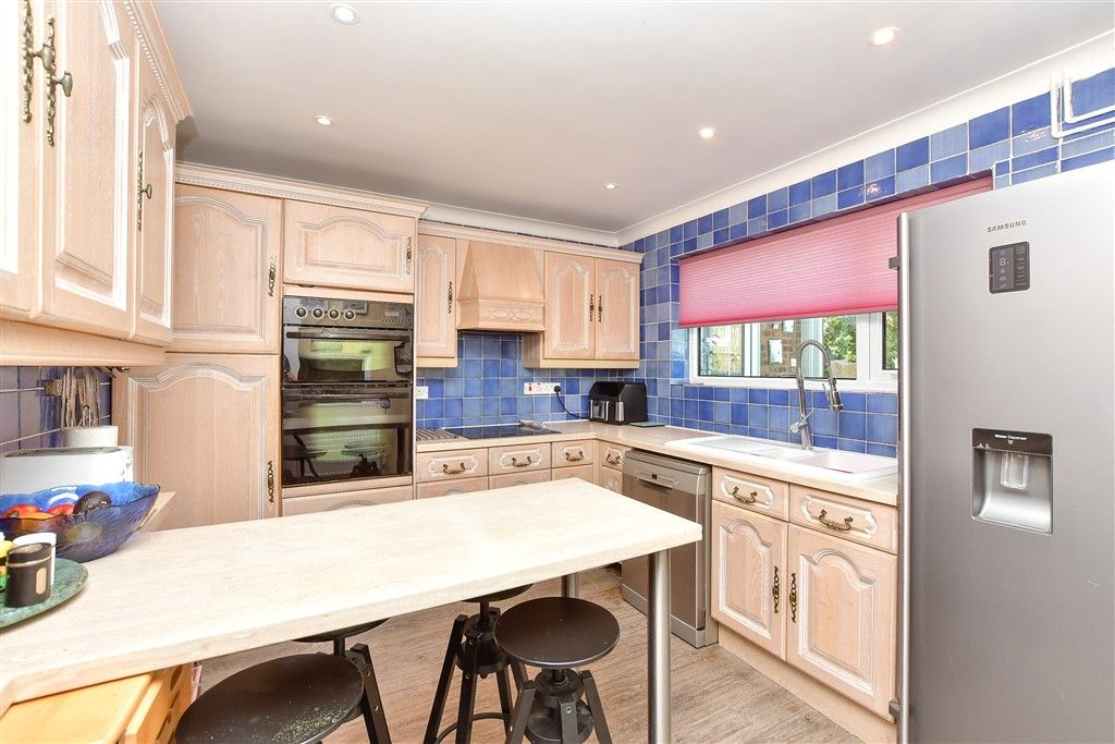 Property photo 3 of 16 Kitchen/Breakfast Room