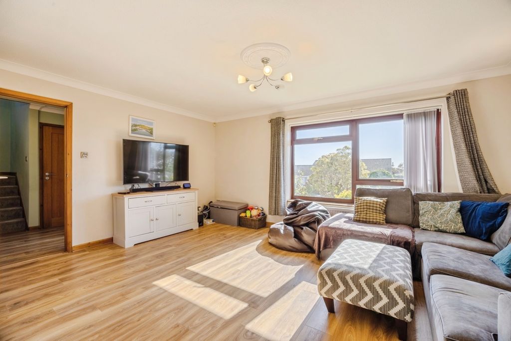 Property photo 2 of 18 Living Room