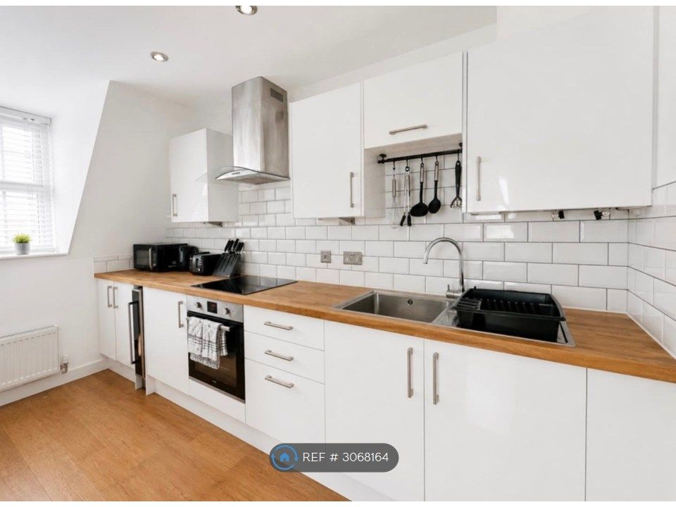 Property photo 3 of 10 Kitchen