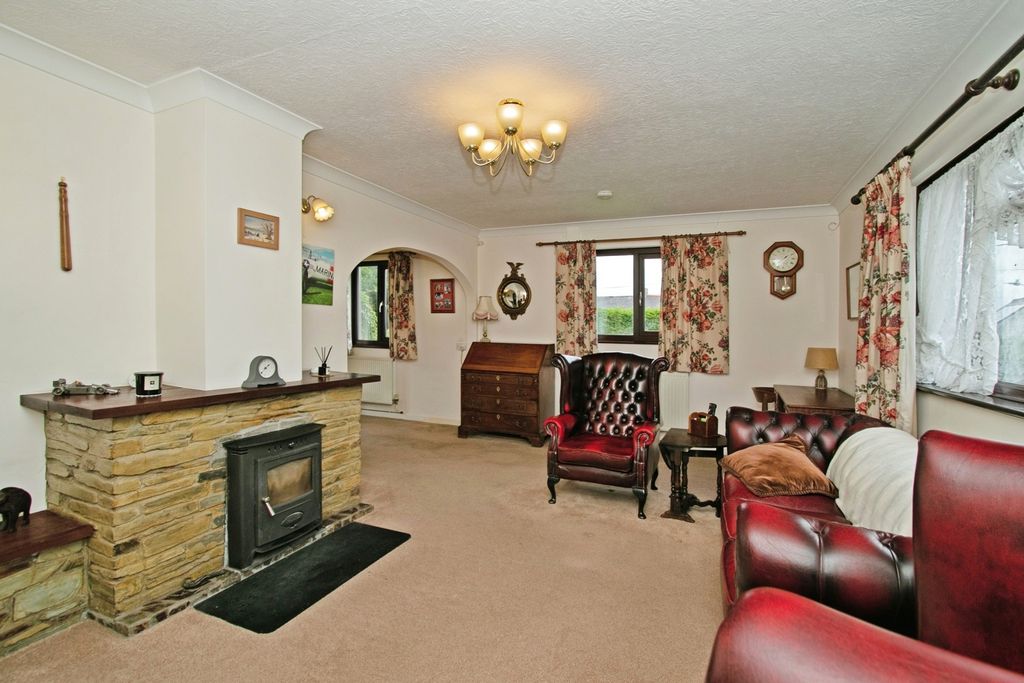 Property photo 2 of 36 Lounge