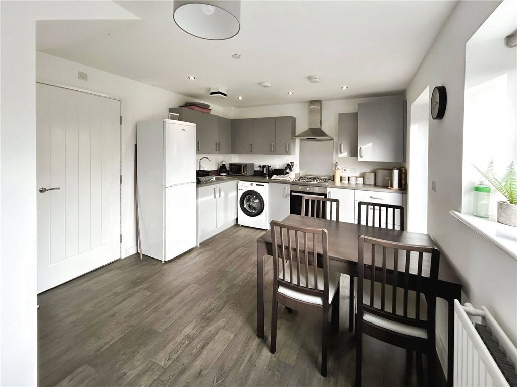 Property photo 3 of 8 Kitchen/Dining Room