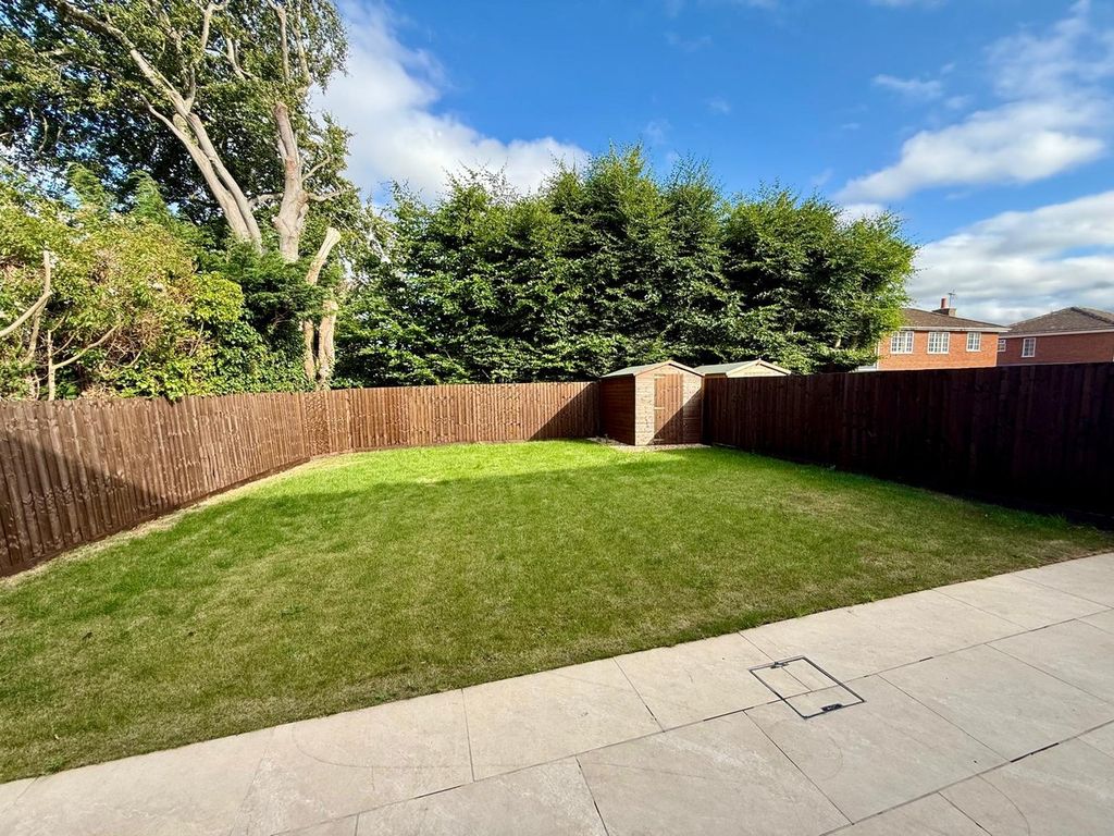 Property photo 2 of 31