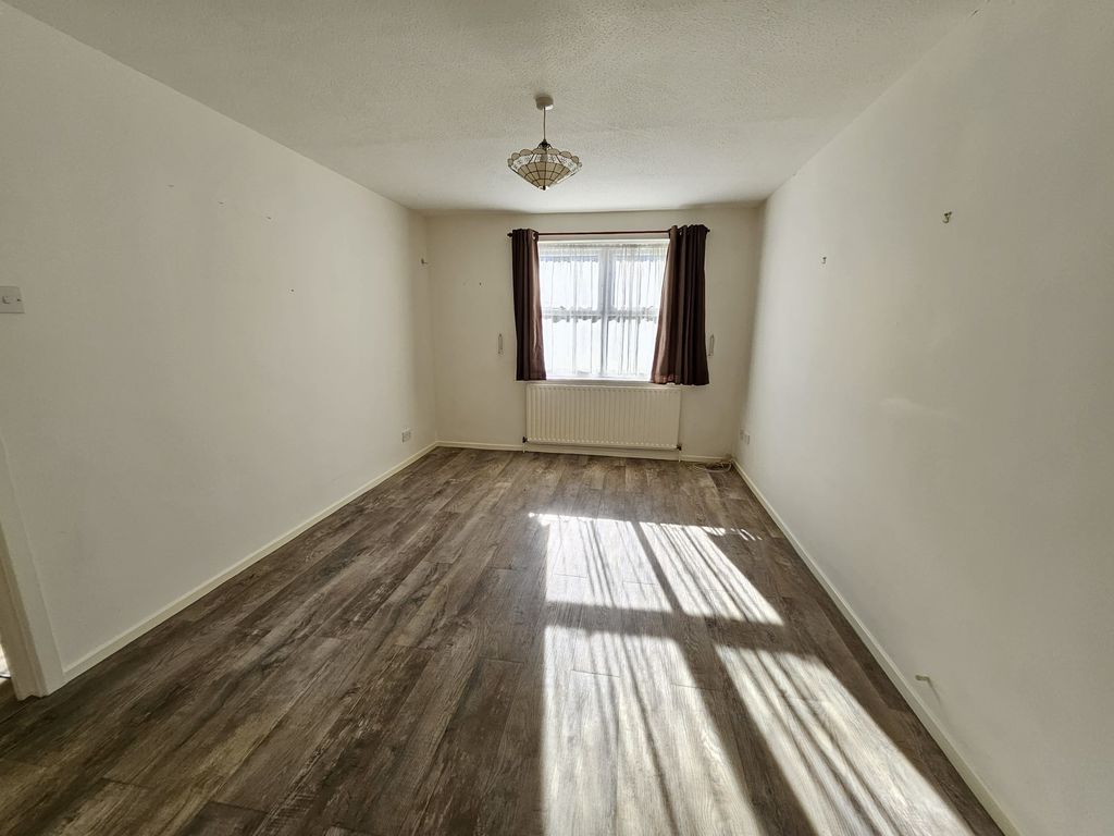 Property photo 2 of 8 Photo 9