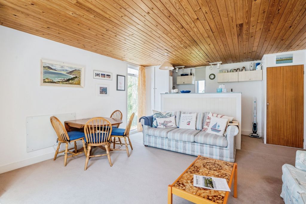Property photo 2 of 18 Pbox-Img.Jpg
