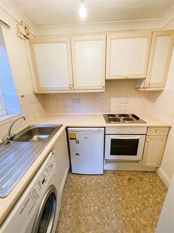 Property photo 3 of 13 Roxan Kitchen.Jpg