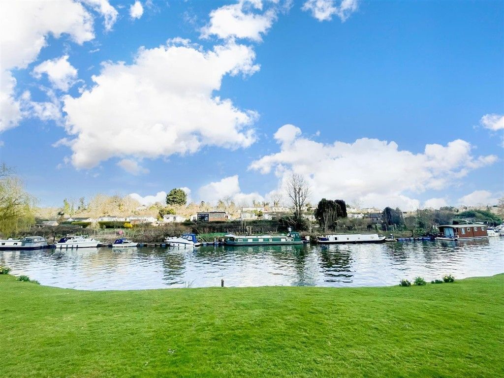 Property photo 2 of 8 Views