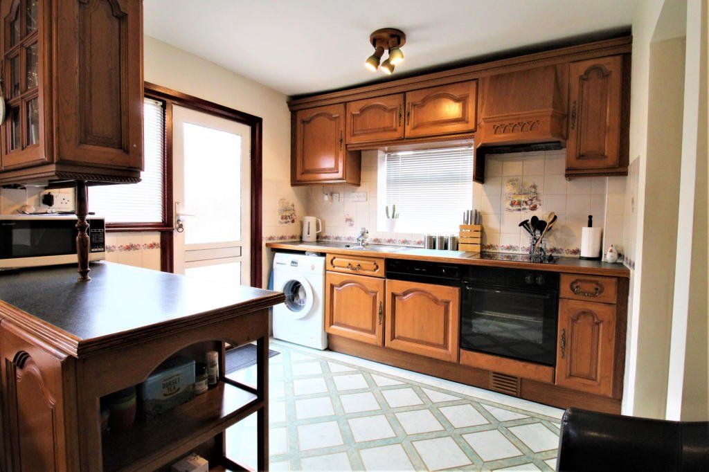 Property photo 3 of 9 Kitchen