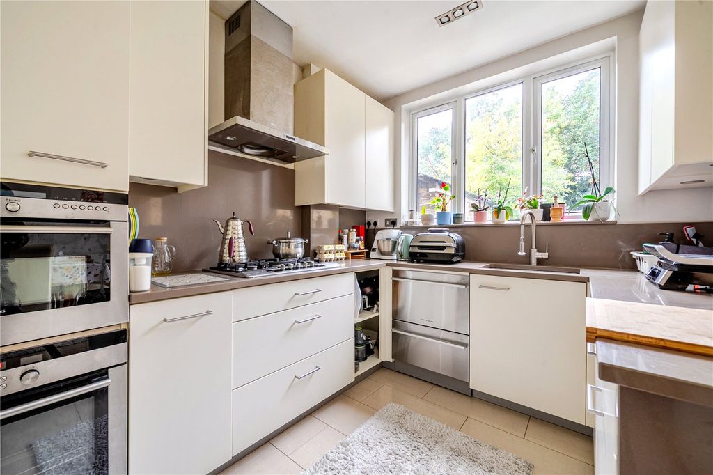 Property photo 3 of 22 Picture No. 11