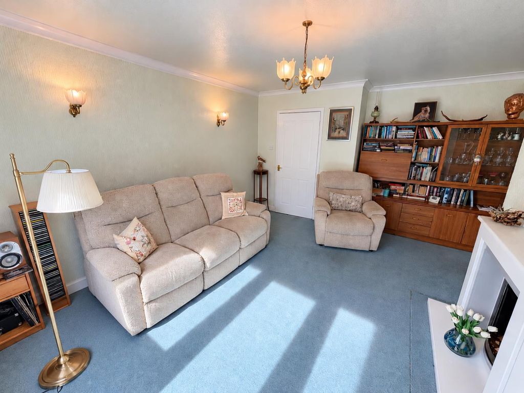 Property photo 2 of 24 Lounge