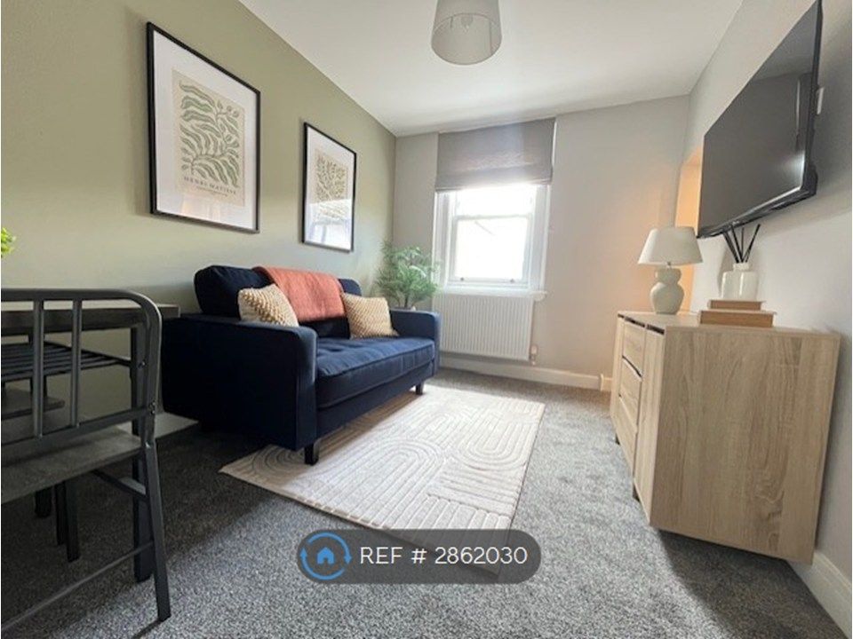 Property photo 3 of 17 Lounge