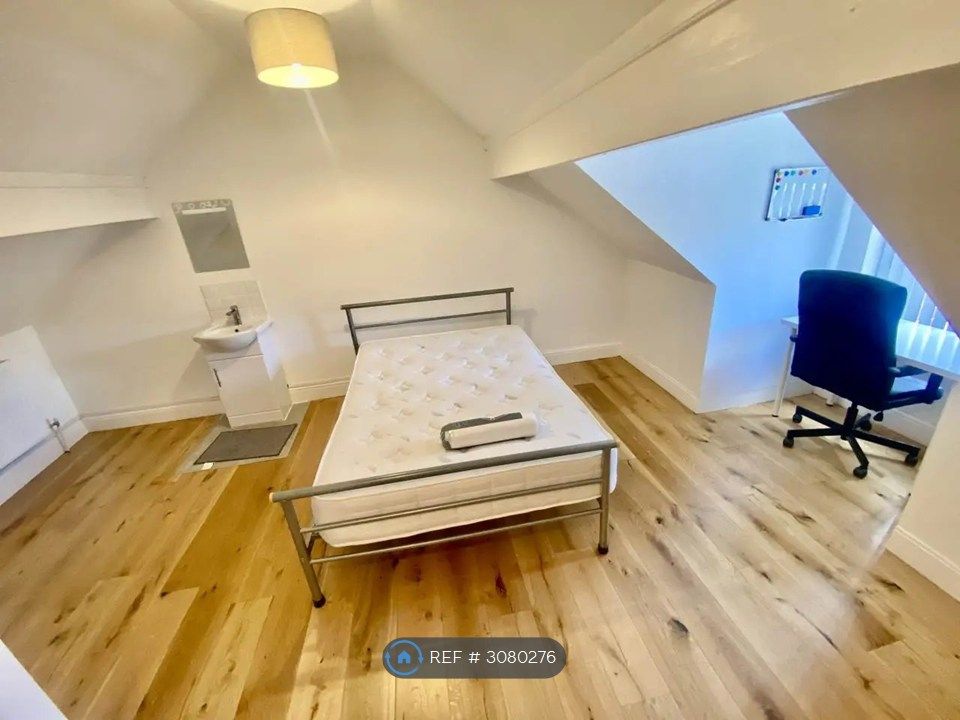 Property photo 1 of 11 Room 6