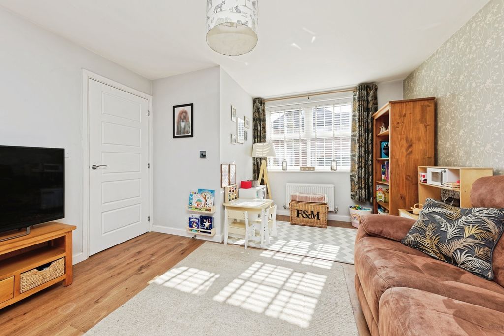 Property photo 2 of 21 Pbox-Img.Jpg