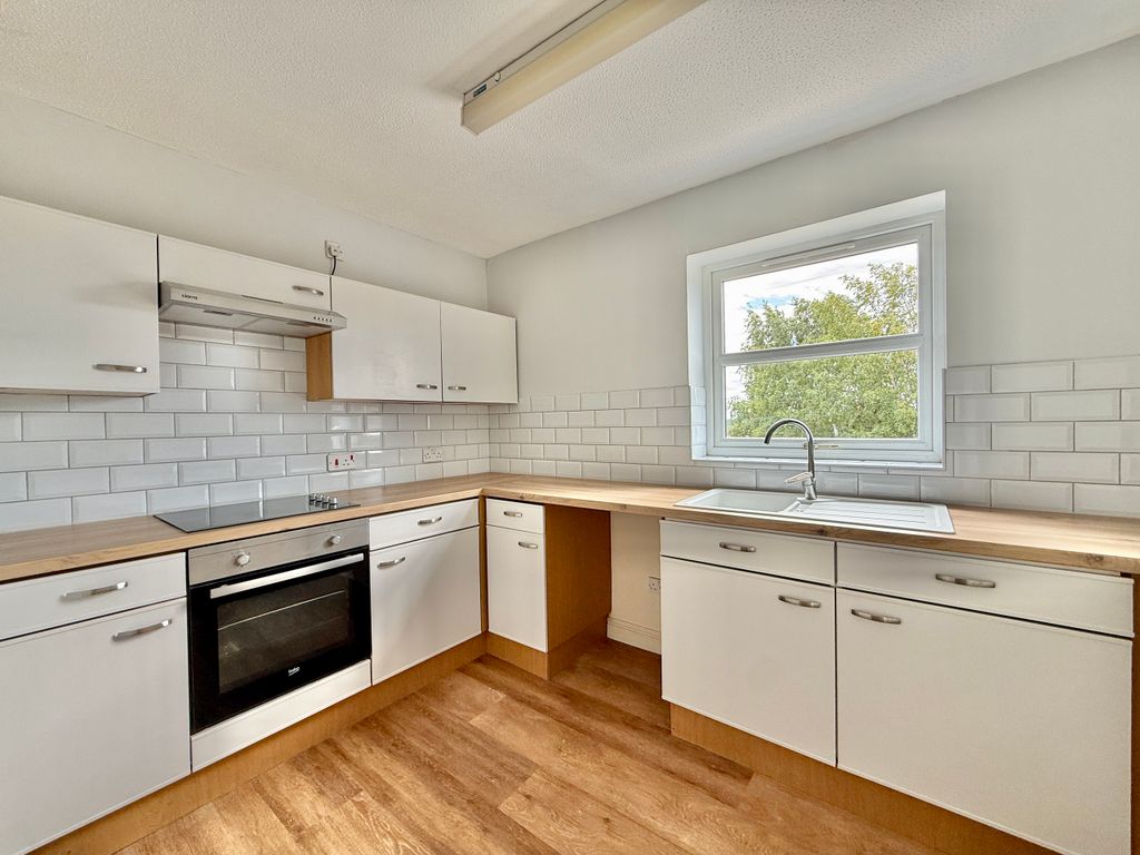 Property photo 2 of 8 Kitchen