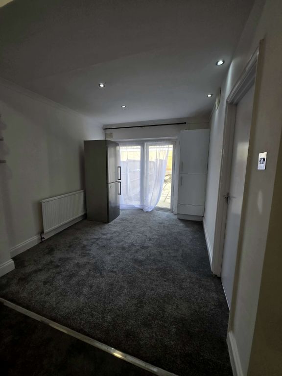 Property photo 3 of 9 Gallery