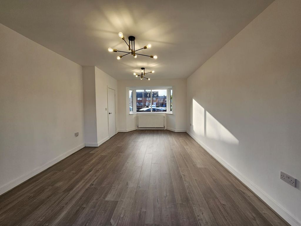 Property photo 3 of 25