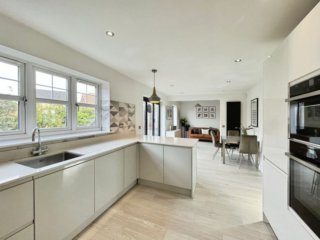 Property photo 2 of 28 4332095