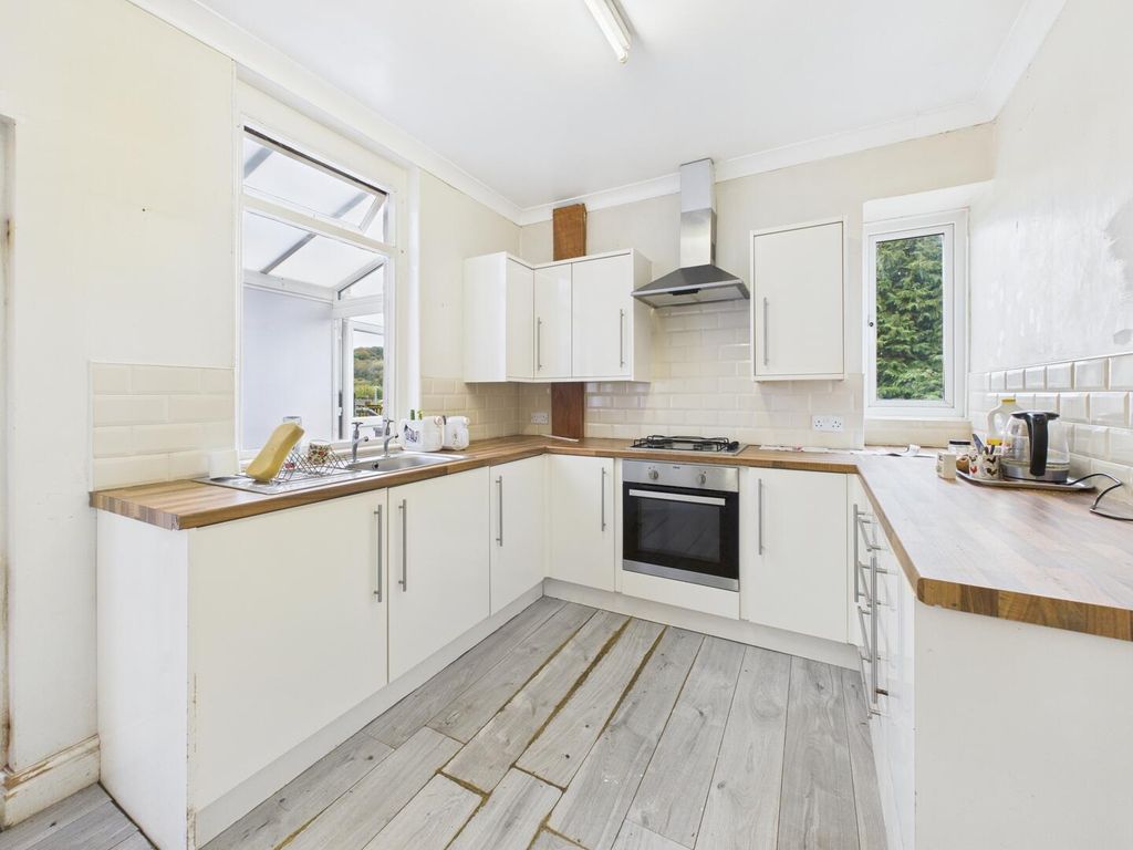 Property photo 3 of 16 Kitchen