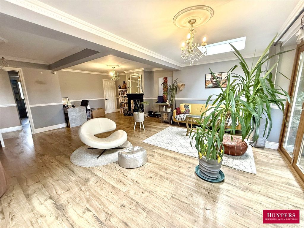 Property photo 2 of 20 Picture No. 24