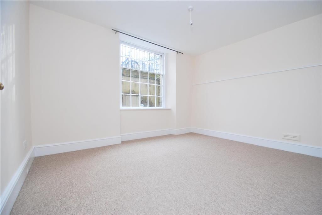 Property photo 2 of 7 Bedroom