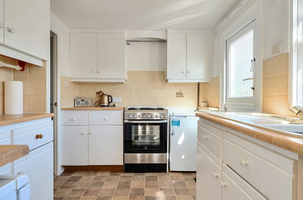 Property photo 3 of 13 1451918-16-69Eb96...