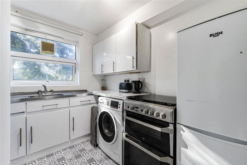 Property photo 2 of 16 Picture No. 11