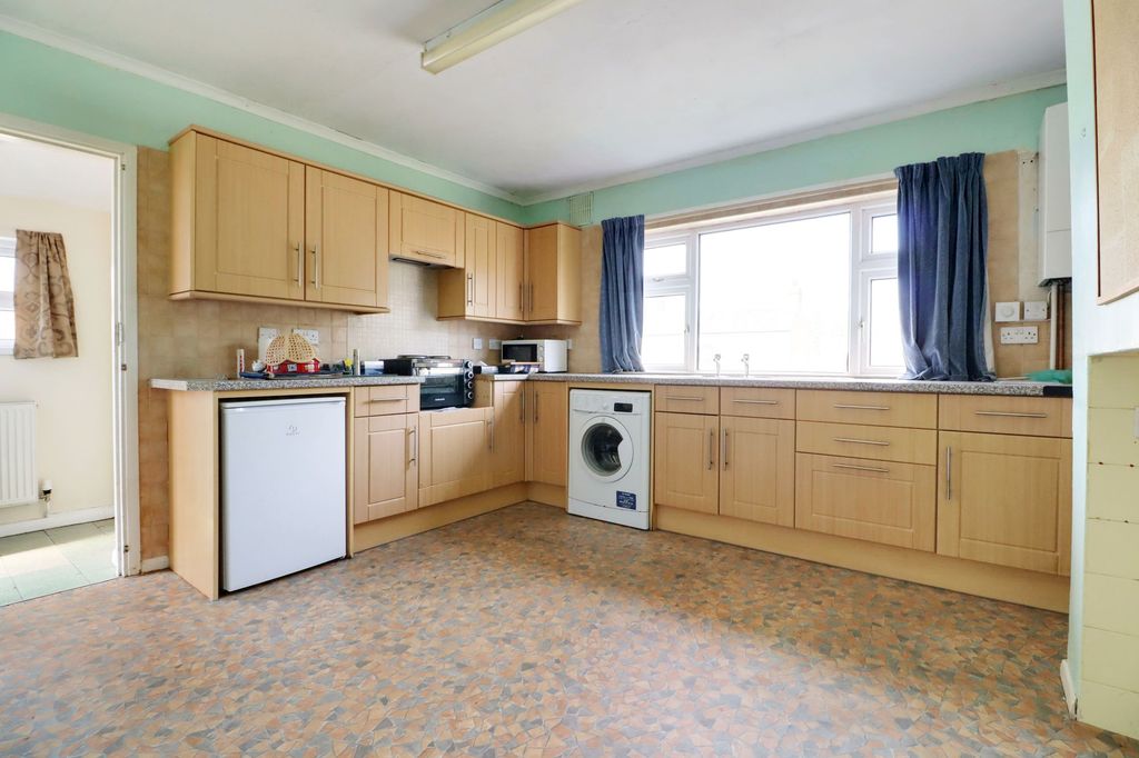 Property photo 3 of 14