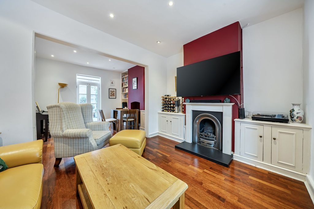 Property photo 2 of 20