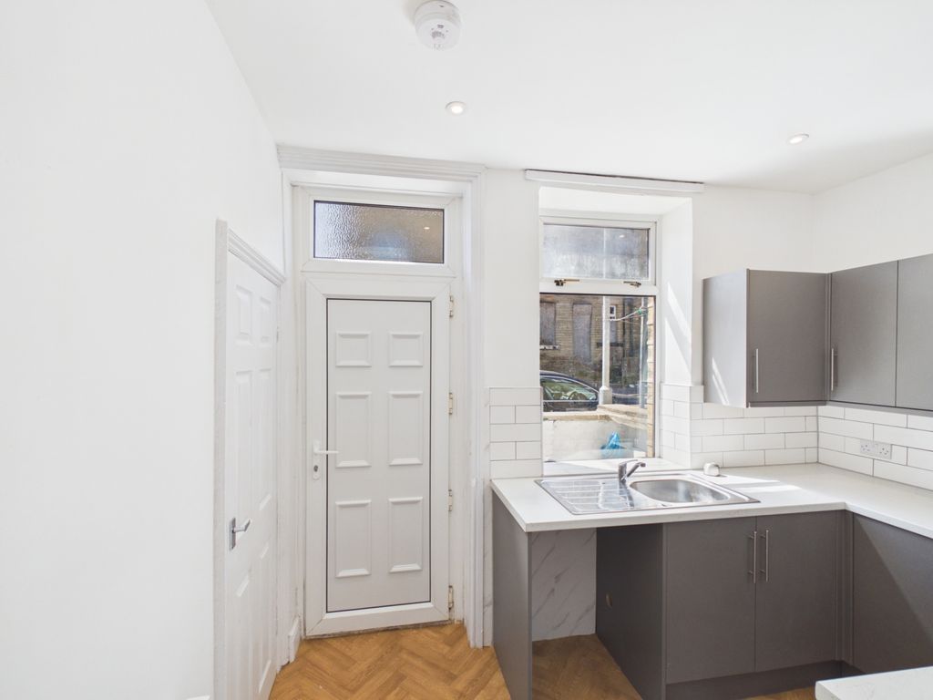 Property photo 3 of 13 Kitchen