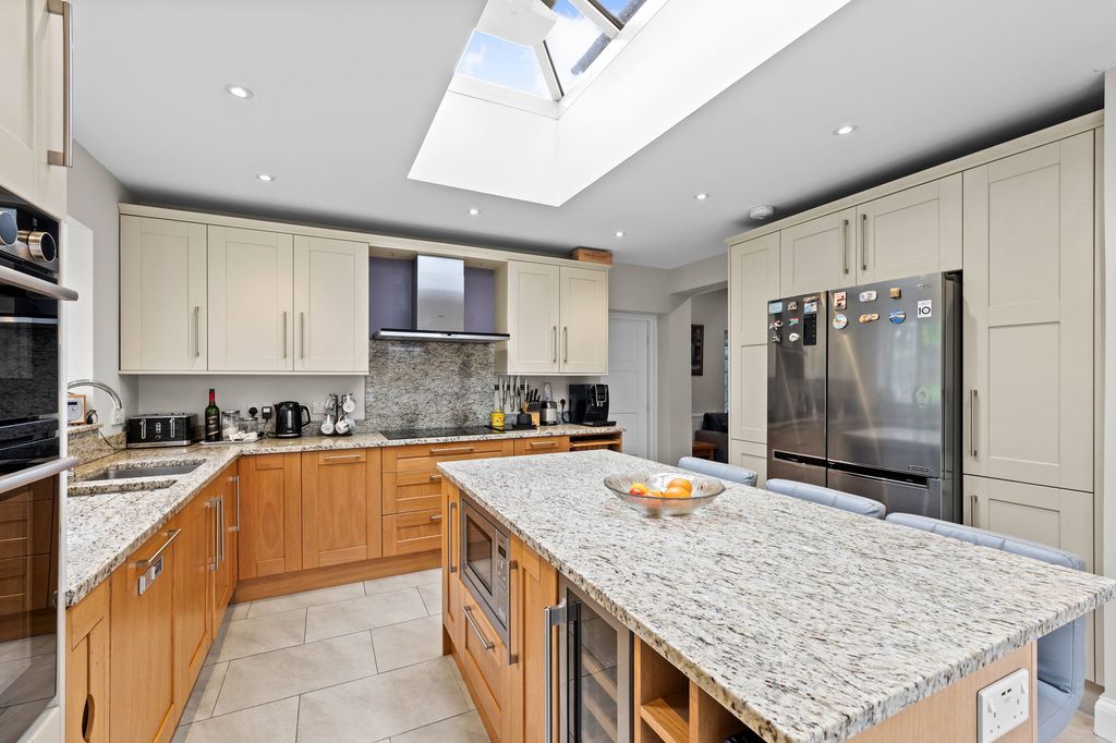 Property photo 3 of 42