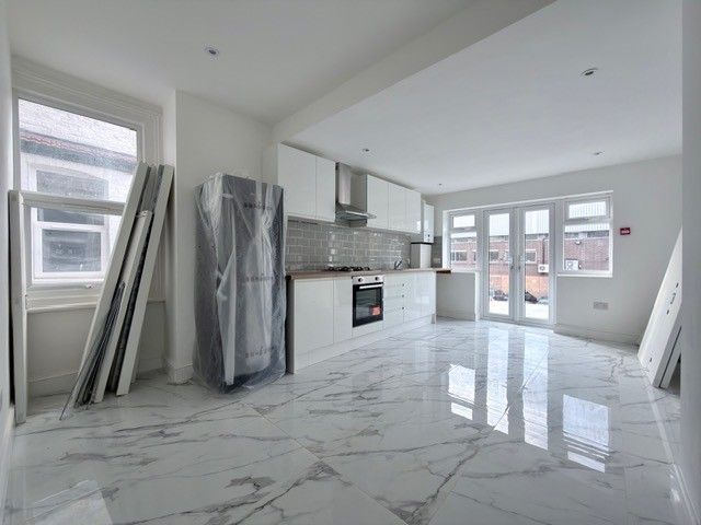 Property photo 3 of 12 872F6474-c5c7-42ee-8d0d-5Ff391936c7c