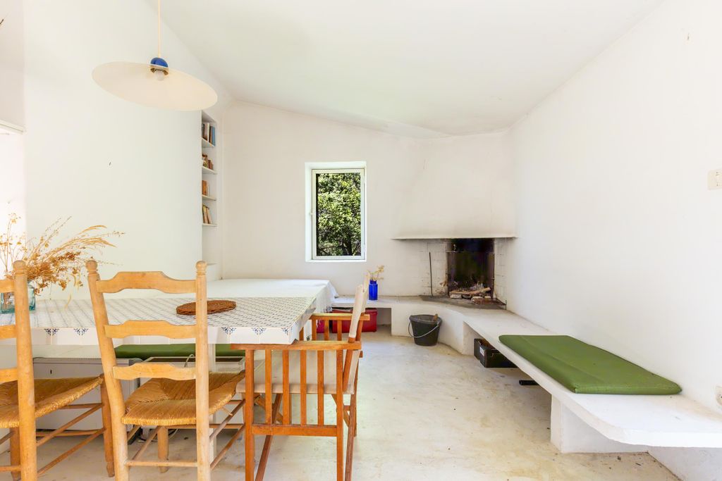 Property photo 2 of 14 Image