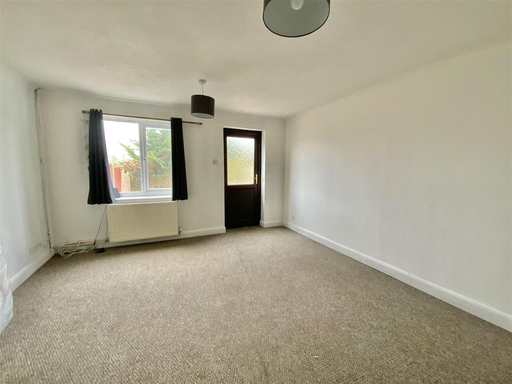 Property photo 2 of 9 Lounge/ Dining Room