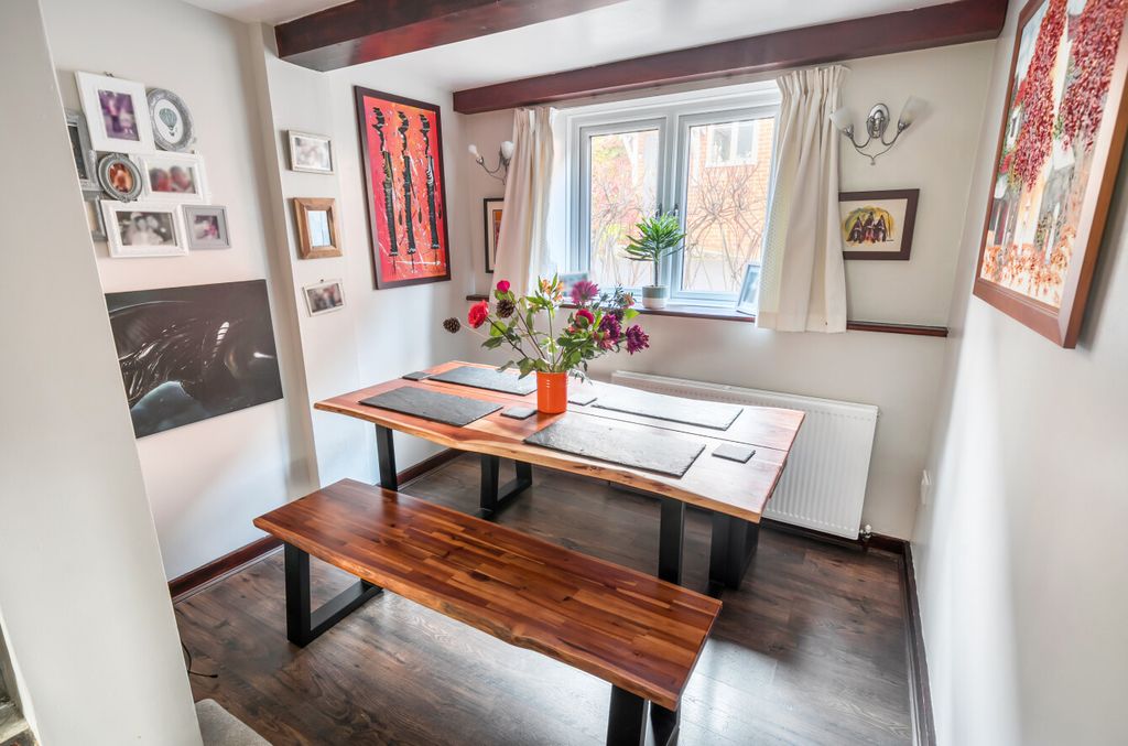 Property photo 3 of 14 1396603-10-696534...