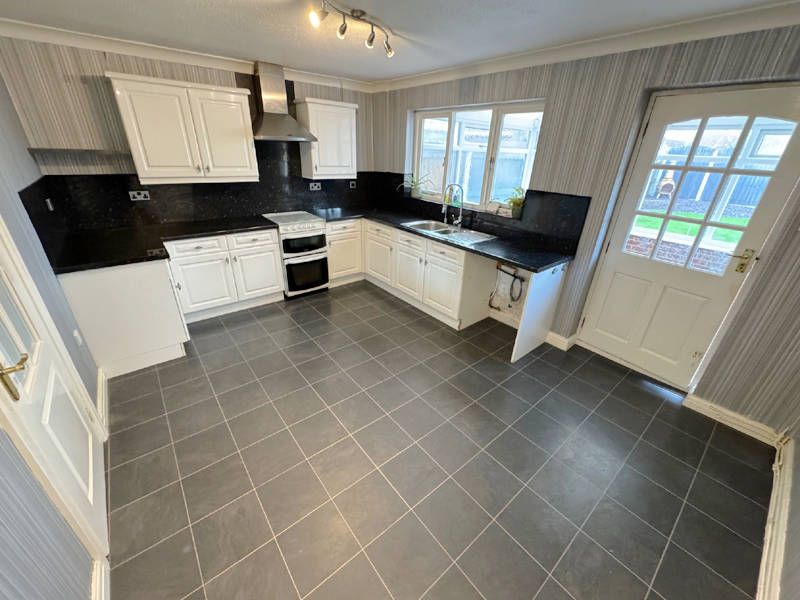 Property photo 3 of 28 Dining Kitchen